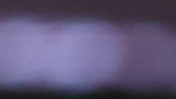 Navarro (C) conversa con el árbitro del encuentro tras el comentario racista.