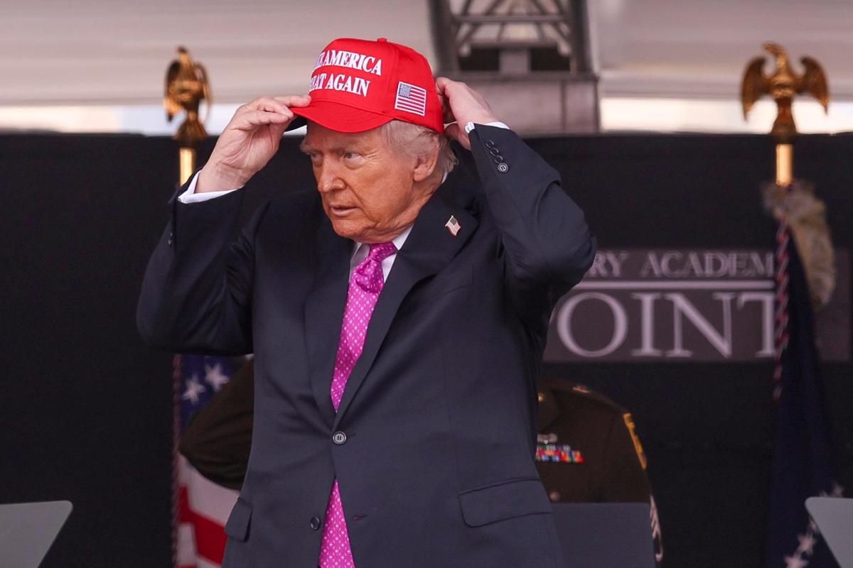 Trump redobla ataques contra Harvard: Acusa antisemitismo y exceso de alumnos extranjeros