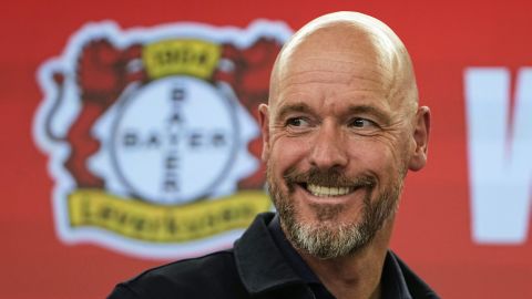 Erik ten Hag durante su presentación como nuevo técnico del Bayer Leverkusen.