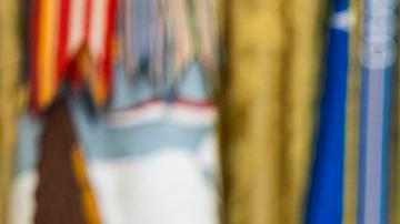 El presidente estadounidense, Donald Trump, firma una serie de órdenes ejecutivas relacionadas con la atención médica en la Oficina Oval de la Casa Blanca en Washington, D.C., EE. UU., el 5 de mayo de 2025.