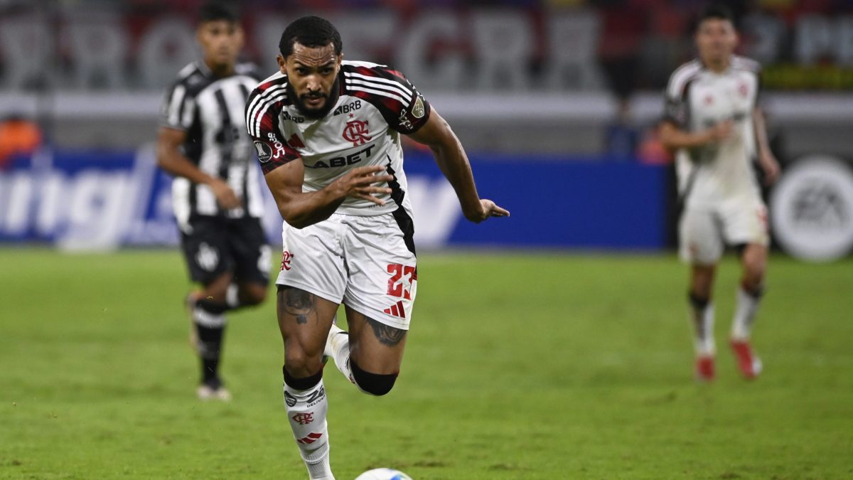 Tirotearon vehículos de jugadores del Flamengo en Río de Janeiro