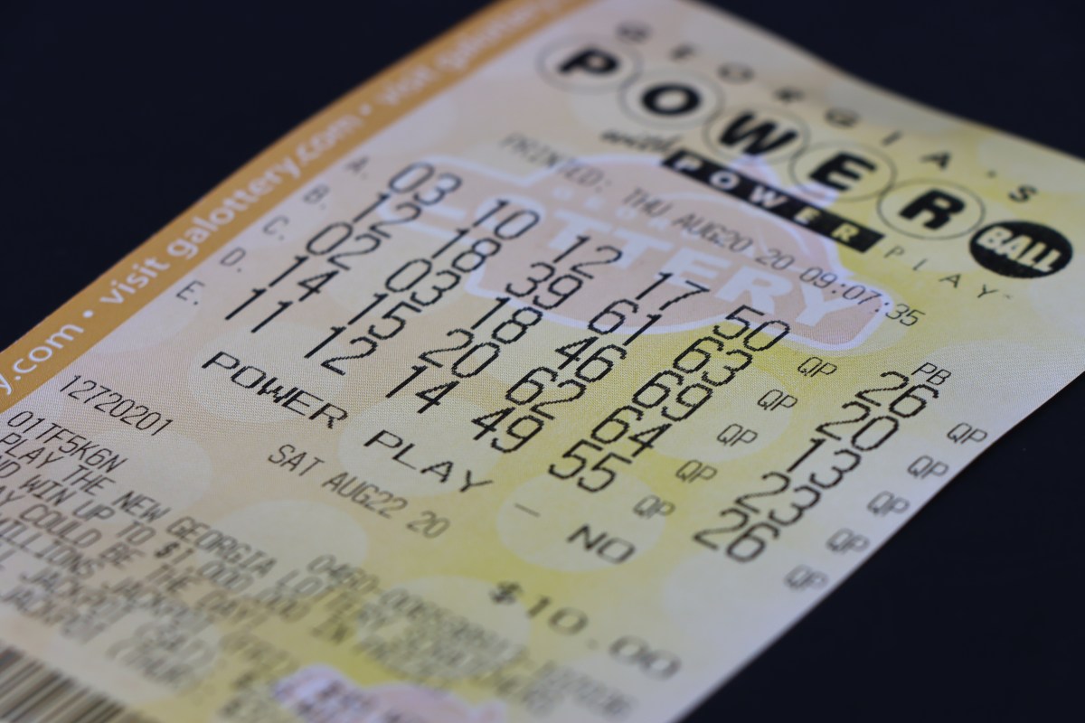 Hombre gana $167 millones en Powerball y lo arrestan 4 días después