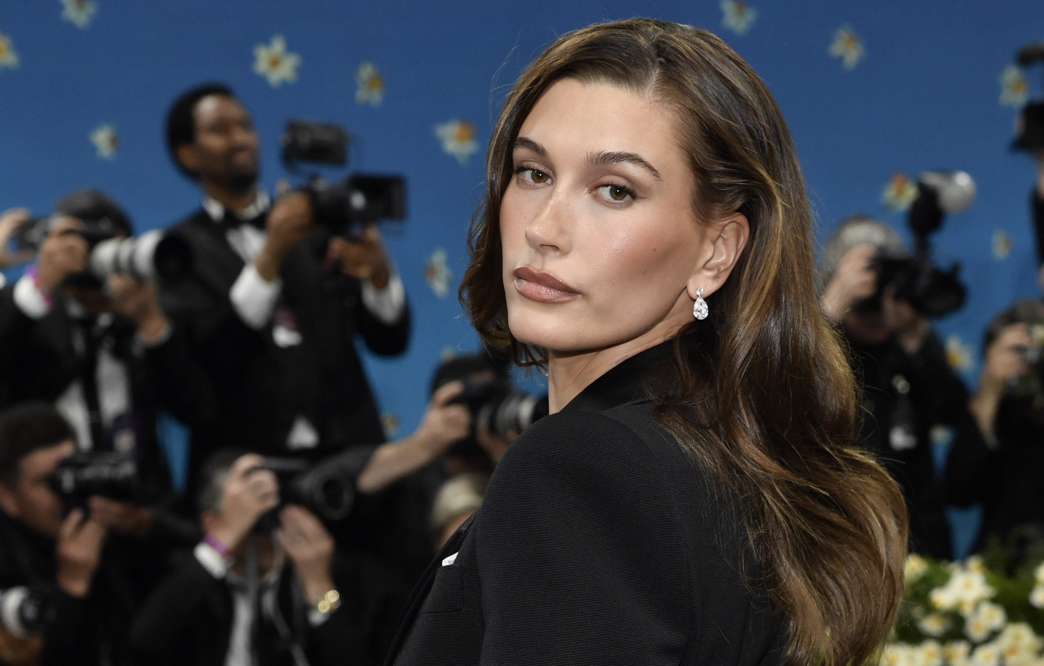 Hailey Que Hailey Bieber revela que sufrió una hemorragia postparto y lo difícil ...