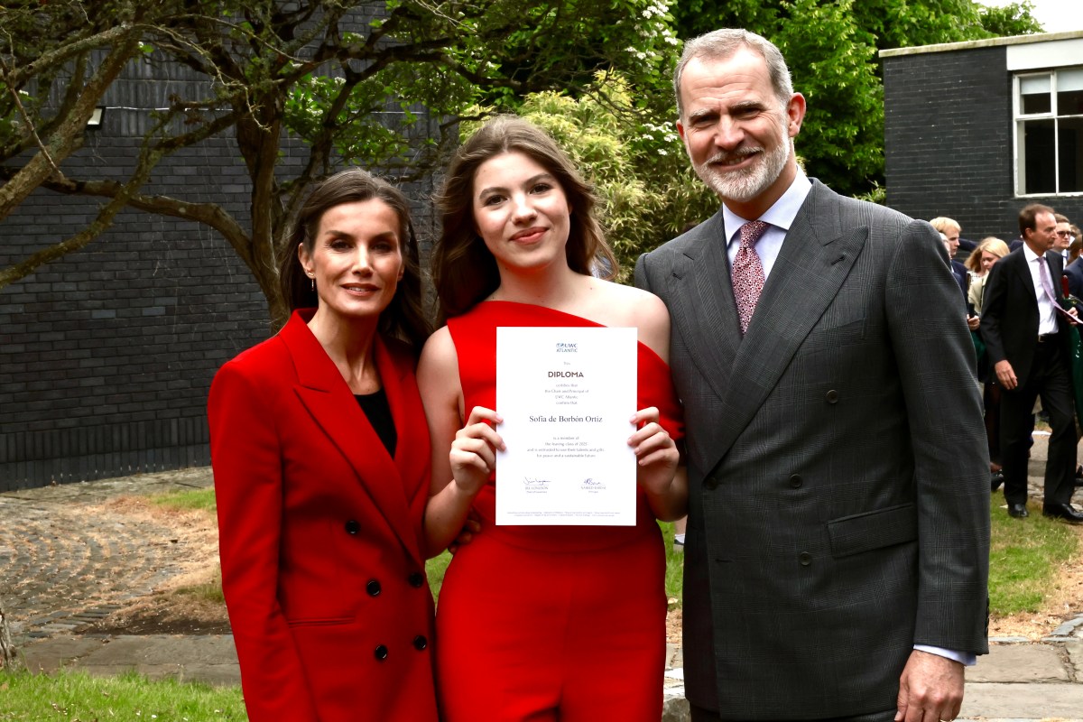 La infanta Sofía se gradúa de bachillerato con la presencia de los reyes Felipe y Letizia