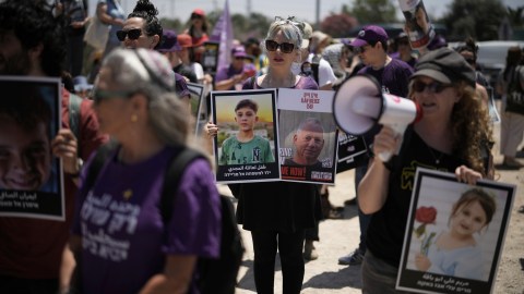 Israelíes reciben llamadas con audios pregrabados de rehenes en Gaza pidiendo ayuda