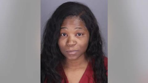 Foto policial de Kelli Bryant, la madre de Míchigan que tenía abandonado a sus tres hijos.