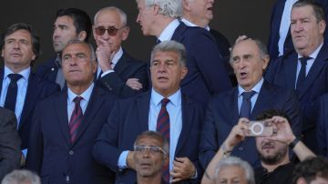 El presidente del Barcelona Joan Laporta durante el partido de la jornada 35 de LaLiga EA Sports entre el Barcelona y el Real Madrid.