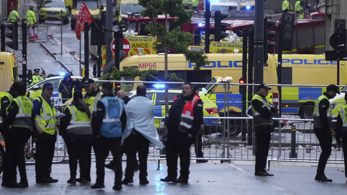 Caos en el desfile del Liverpool: Varios heridos tras atropello en pleno festejo de la Premier League