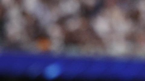 El delantero francés del Real Madrid Kylian Mbappé celebra tras marcar el 2-0 durante el partido entre Real Madrid y Real Sociedad.