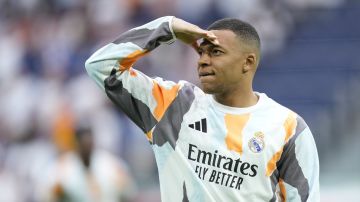Kylian Mbappe durante un calentamiento con el Real Madrid.