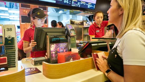 mcdonalds-375-mil-trabajadores-verano