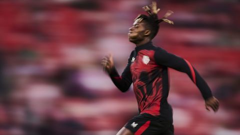Nico Williams en un calentamiento previo a un encuentro con el Athletic Bilbao.