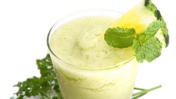 El jugo de piña, perejil y Chía actúa como un depurativo natural con efecto diurético.