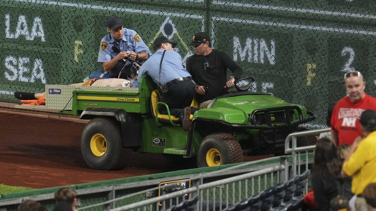 Aficionado cayó de las gradas en encuentro entre los Pittsburgh Pirates y los Chicago Cubs