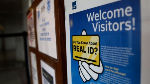 La Real ID es una versión más segura de la licencia de conducir o tarjeta de identificación estatal.