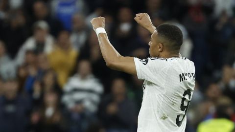 El delantero francés del Real Madrid Kylian Mbappé celebra su gol durante el partido entre el Real Madrid y RCD Mallorca.