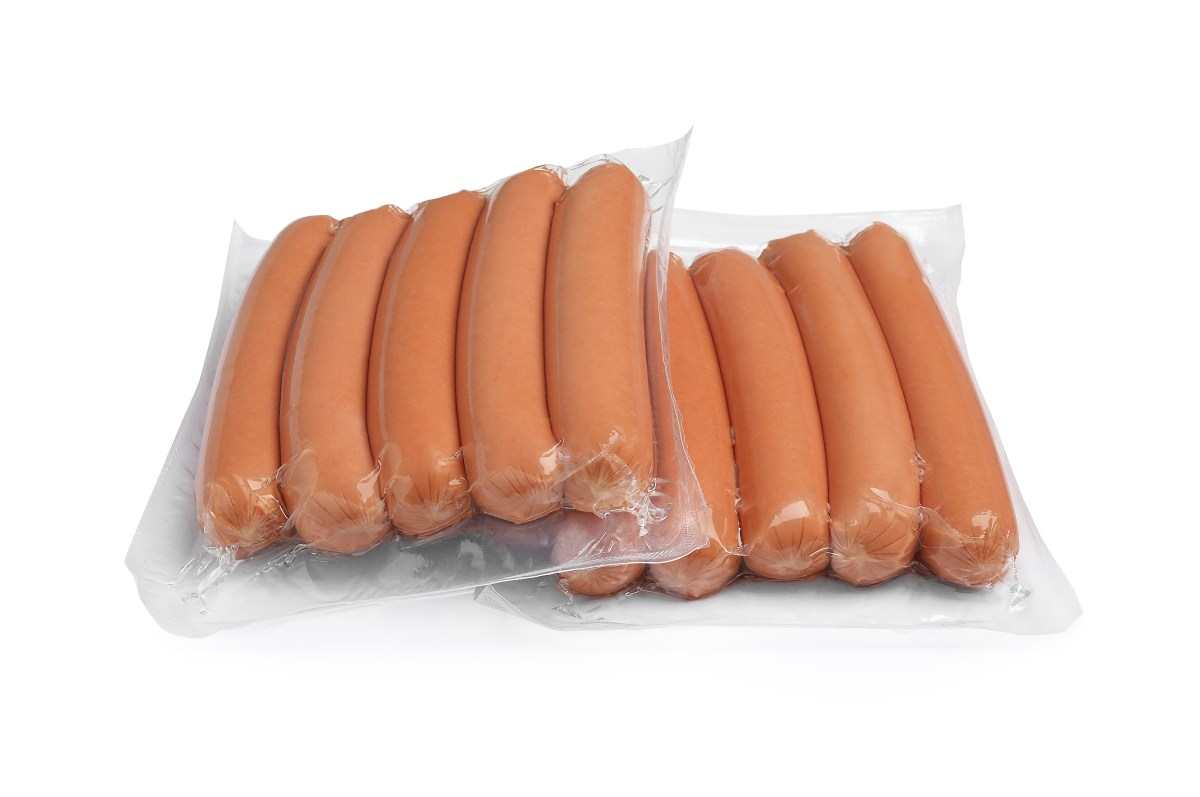 Riesgo de Listeria: FSIS anuncia el retiro de 100 libras de salchichas