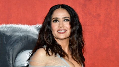 Esta la primera vez que Salma Hayek aparece en la famosa publicación.