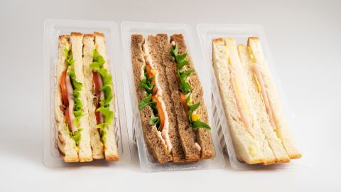 Fresh & Ready Foods informó que son 86 tipos de productos los que se retiran del mercado.