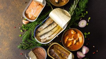 Hay alimentos enlatados que pueden incluirse en la dieta de personas con tensión alta.