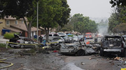 Como una "zona de guerra" quedó el vecindario donde se estrelló la aeronave La aeronave Cessna 550.