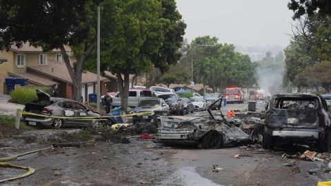 Como una "zona de guerra" quedó el vecindario donde se estrelló la aeronave La aeronave Cessna 550.