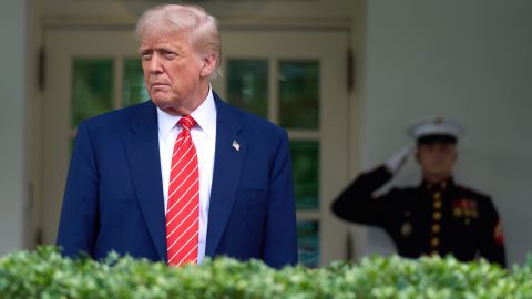 Donald Trump a las afueras de la Casa Blanca.