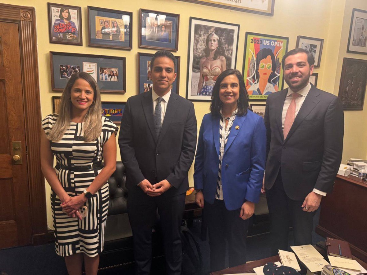 Miembros del gabinete de Jenniffer González discuten con congresista Nicole Malliotakis posibilidades de "reshoring" en Puerto Rico