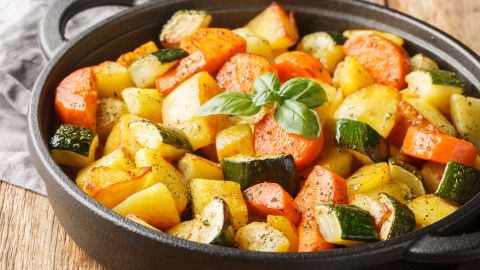 Le puedes dar un toque diferente a las verduras, combinándolas y agregando especias para un resultado sabroso.