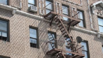 Hacer rendir cuentas a los propietarios infractores, brindar a los propietarios interesados las herramientas para realizar reparaciones, preservar los apartamentos con renta estabilizada y apoyar a los inquilinos son fundamentales para la misión del HPD.