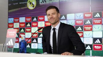 El exjugador del Real Madrid Xabi Alonso es presentado como nuevo entrenador del equipo este lunes en Madrid.