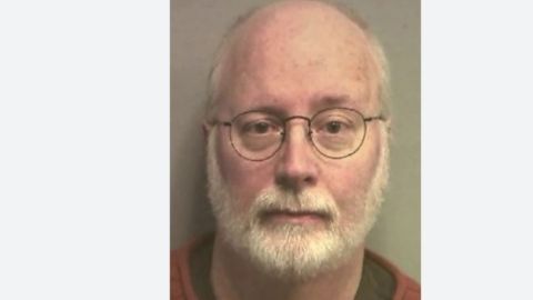 Ginecólogo Robert Hadden al ser arrestado en 2020.