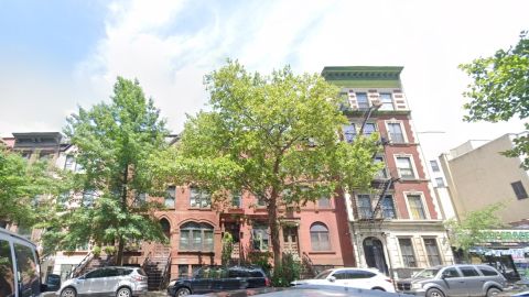 Cuadra residencial en Harlem, NYC.