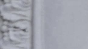 La expresidenta de Argentina Cristina Fernández saluda a simpatizantes este martes, frente a su casa en Buenos Aires (Argentina).