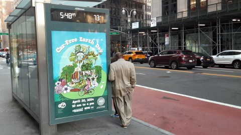 Parada de bus MTA en Nueva York.