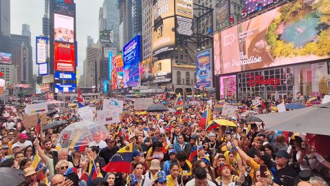 Activistas venezolanos del área tri estatal exigen a la comunidad internacional que se ponga el foco en la crisis humanitaria que sigue expulsando a sus connacionales del país suramericano.