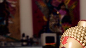“Es una instalación de estilo maya, hecha de ‘hieleras’, que son esos carritos que usan muchos inmigrantes que apenas llegan y empiezan a vender comida", explica el artista.