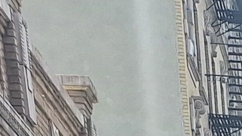 La Ciudad ratifica que aumentarán los operativos en las aceras para evitar la proliferación de vendedores sin licencia. En la gráfica un operativo reciente en el Alto Manhattan.
