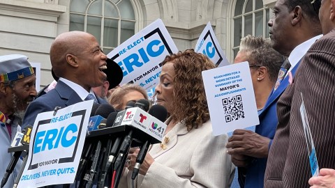 Eric Adams arranca campaña como independiente