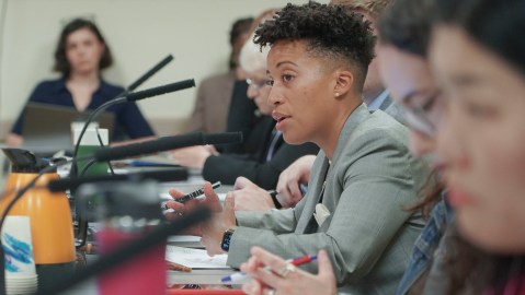 La concejal Crystal Hudson ponderó que más del 40% de las personas de NY que han pasado por alguna prisión están desempleadas.