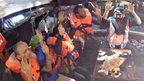 La activista Greta Thunberg viaja en el barco que lleva ayuda a Gaza.