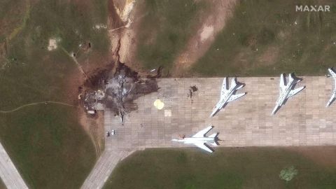 Siete aviones bombarderos fueron impactados y destruidos en la base de Belaya.