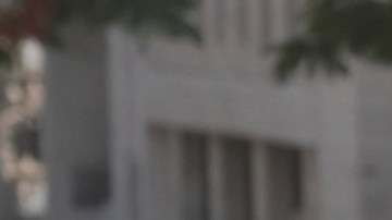 Las personas caminan por horas para lograr conseguir un poco de comida, pero son recibidos con disparos.