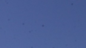 Avión de Frontier en la pista del aeropuerto de Denver, Colorado