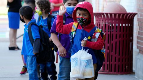 El DPS cuenta con casi 90,000 estudiantes, de los cuales el 52% es de origen hispano.