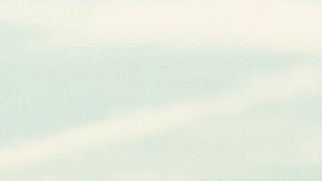 Una valla de seguridad rodea las instalaciones de los reclusos en el centro penitenciario de Rikers Island, Nueva York.