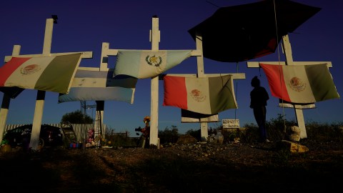 53 migrantes muertos en trailer en San Antonio, Texas