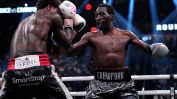 Julio César Chávez asegura que Crawford solo quiere dinero ante el Canelo.
