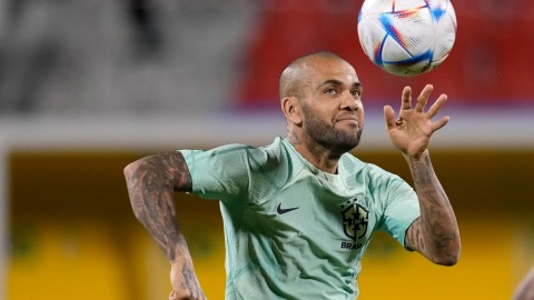 Joana Sanz quiere que Dani Alves regrese al fútbol.
