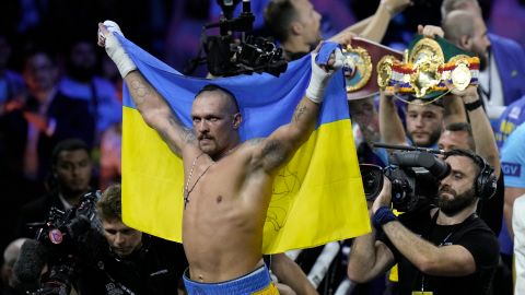 Oleksandr Usyk se enfoca en su combate contra Daniel Dubois.